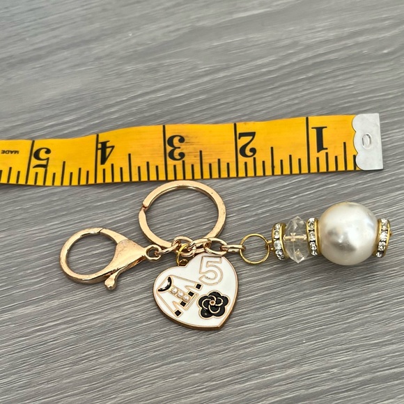 Large faux pearl gold tone keychain or purse Charm - Picture 3 of 3